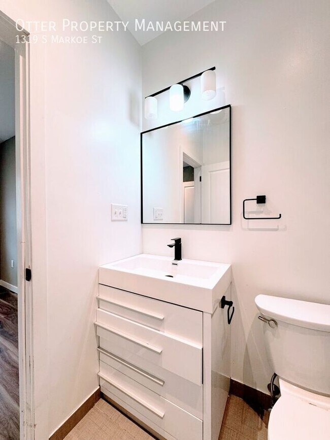 Building Photo - 1319 S Markoe St