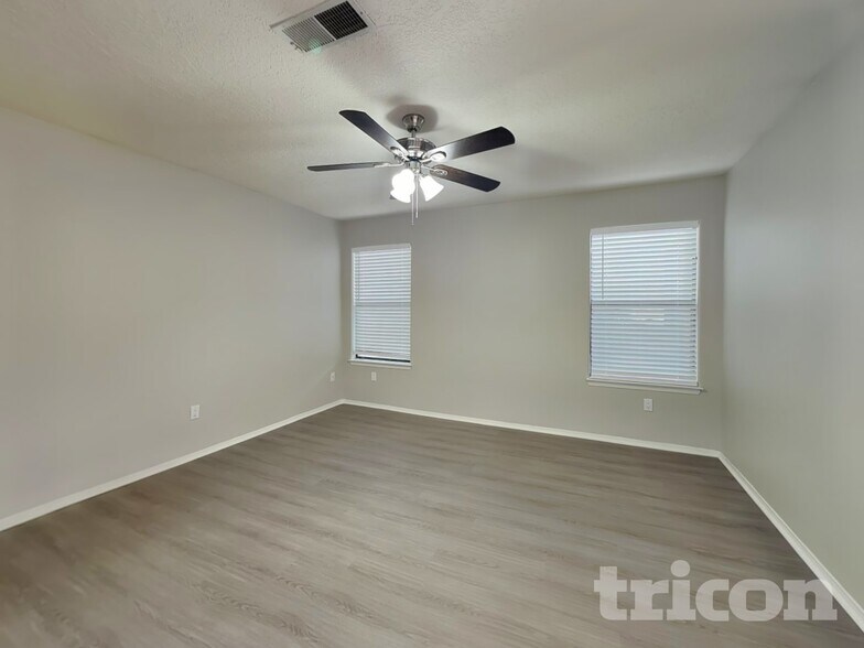 Building Photo - 6401 Prairie Sage Dr NW