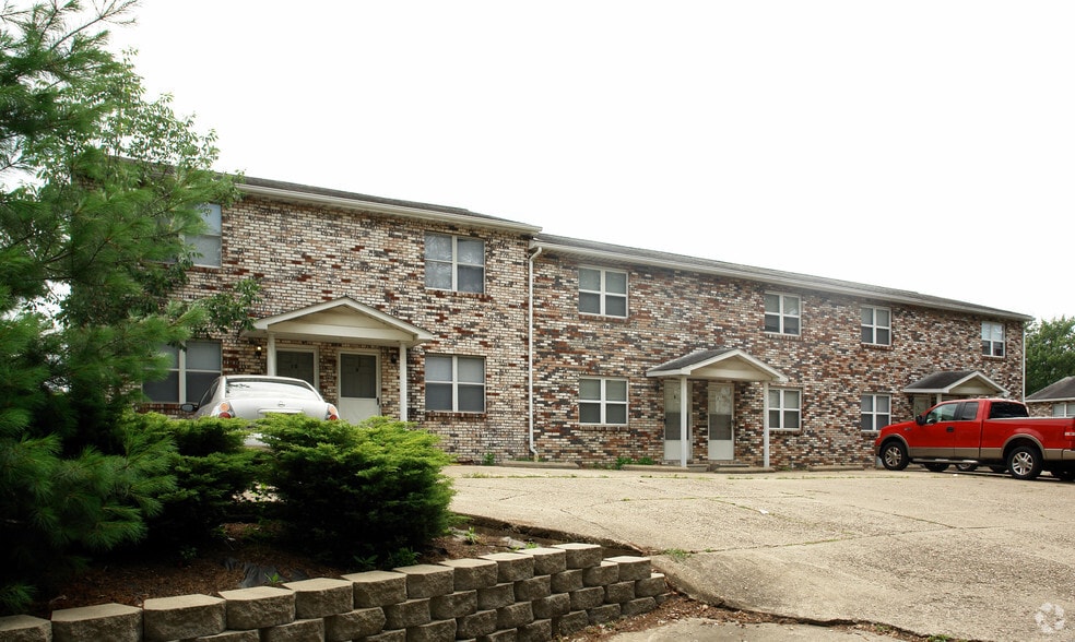 Primary Photo - Patriot Lanes (FKA Kelly Manor)