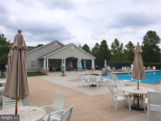 Building Photo - 27 Richards Rd