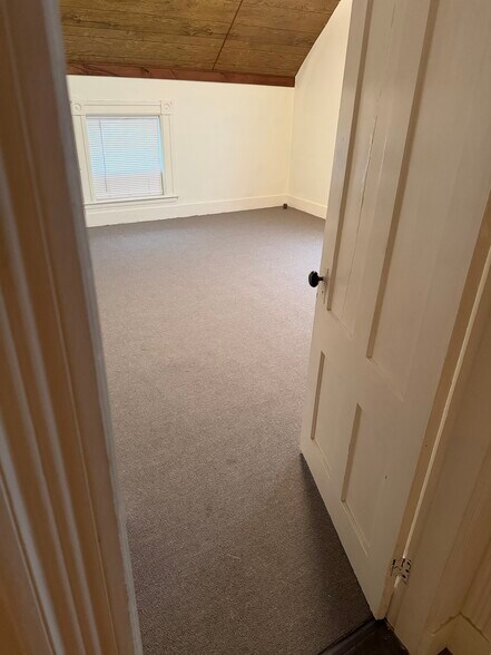 Building Photo - 135 Silver St