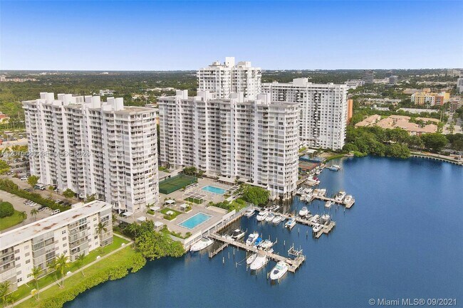 Building Photo - 18021 Biscayne Blvd