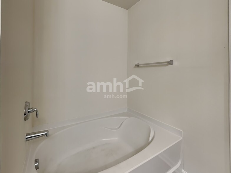Building Photo - 4844 Old Towne Village Cir