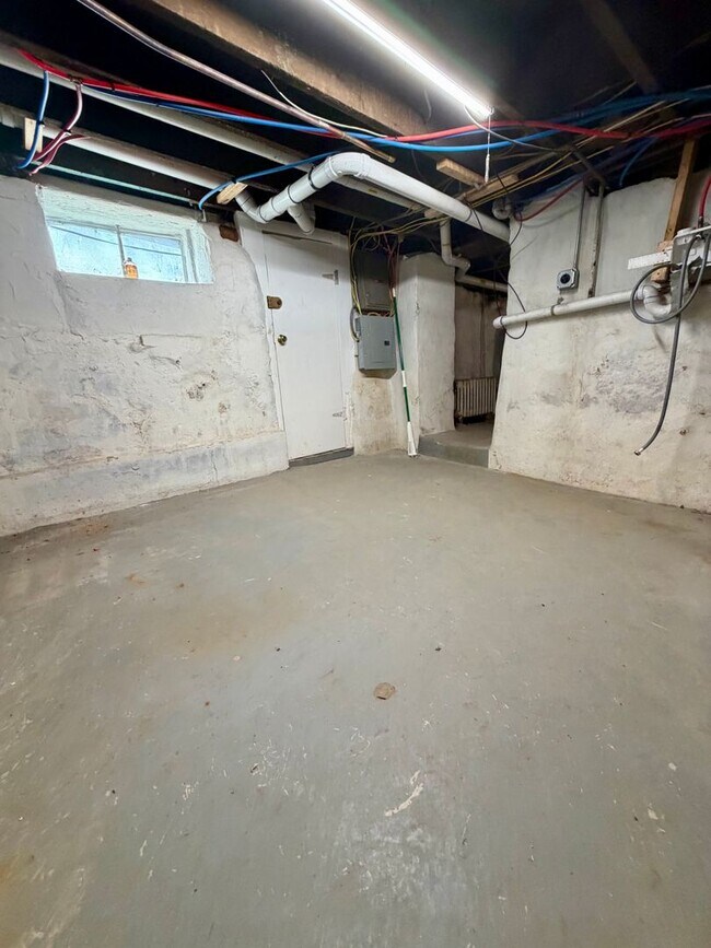 Building Photo - 1014 Trewellyn Ave