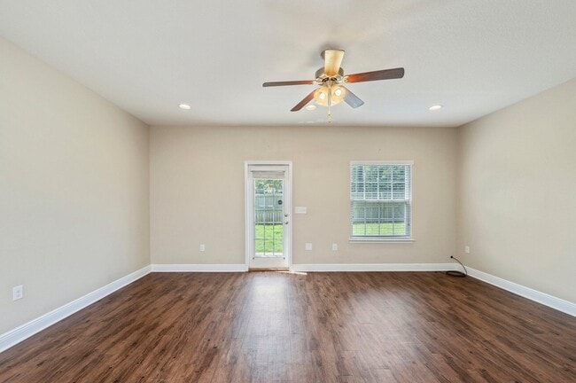 Building Photo - 175 Iron Horse Dr E