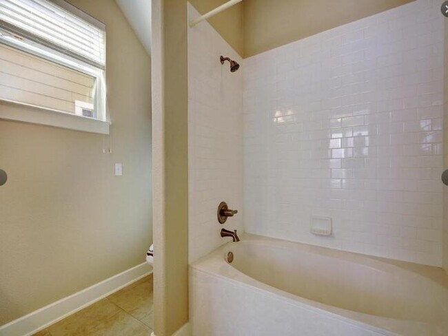 Building Photo - 1601 Miriam Ave