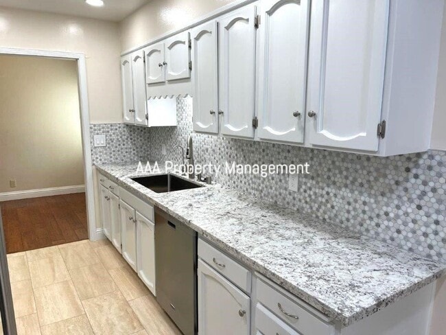 Building Photo - Pleasant HIll 3 bedroom 2 bath Great locat...