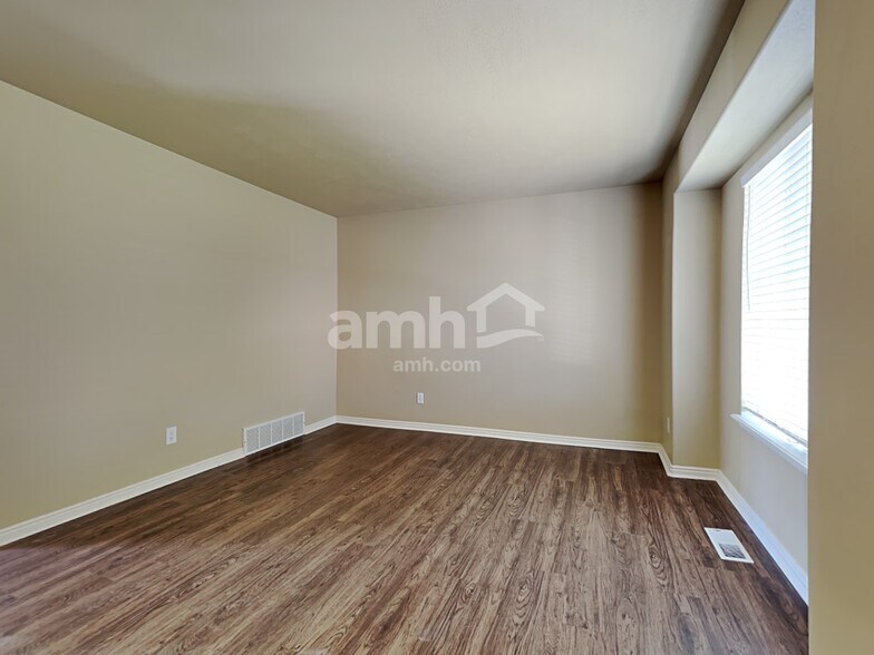 Building Photo - 4482 Heritage Dr