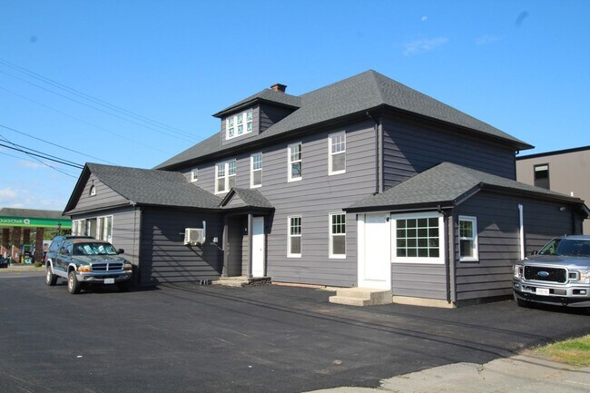 Building Photo - 549 Albany Ave