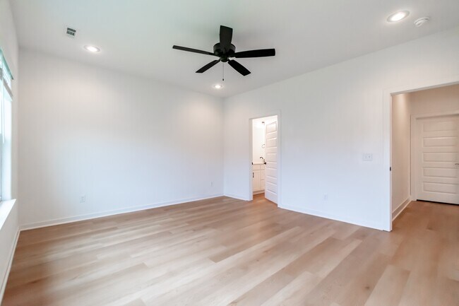 Building Photo - 535 Wagon Wheel Ave