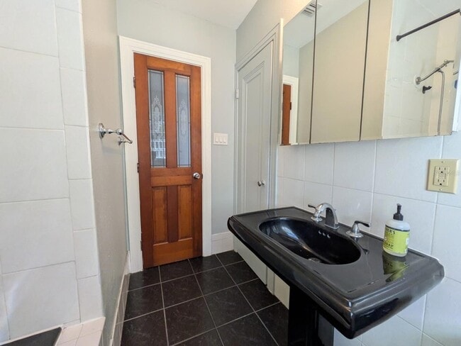 Building Photo - 145 29th Ave N