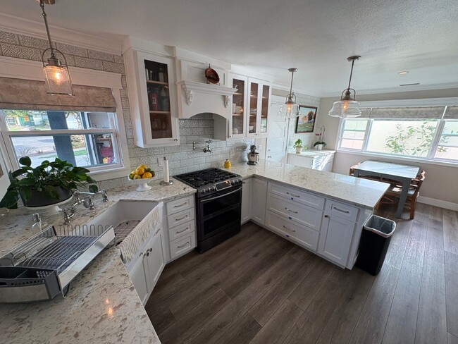 Building Photo - Remodeled Craftsman style 3 bedroom, 3 bathroom home - this is NOT your typical rental - Must See!!