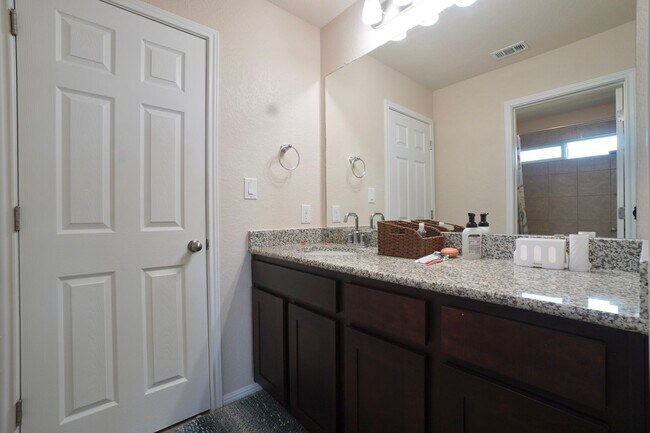 Building Photo - 445 Arrowhead Vine St