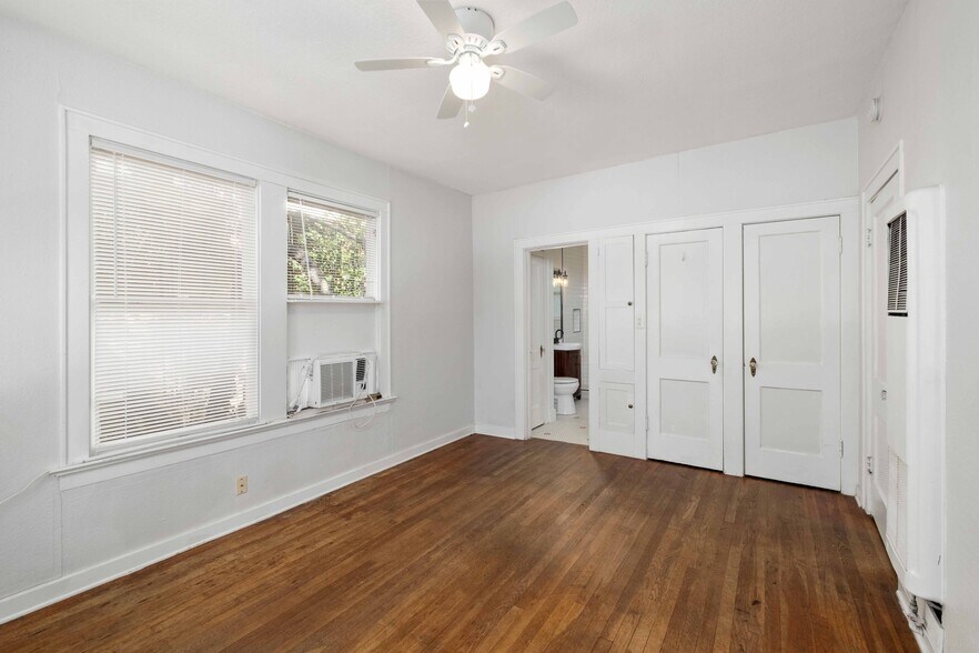 Building Photo - 202 E 31st St