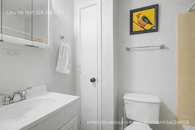 Building Photo - 883 Rustwood Dr