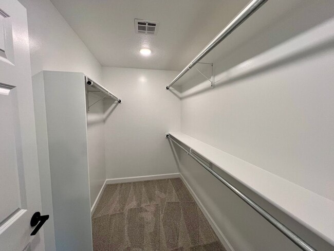 Building Photo - Newly Built 4 Bed/4.5 Bath in Central MHK