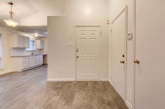Building Photo - Charming 2 Bedroom Home in La Porte, TX