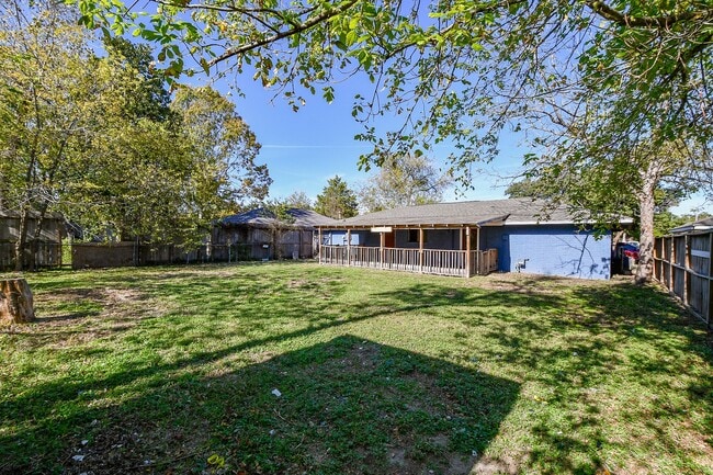 Building Photo - 7619 W Gulf Bank Rd
