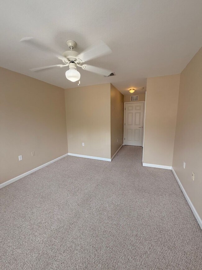 Building Photo - 1320 Hendrix Rd