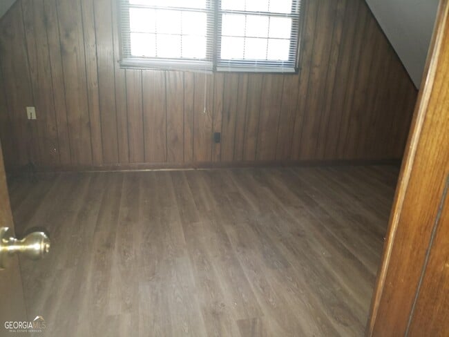 Building Photo - 418 Country Club Rd