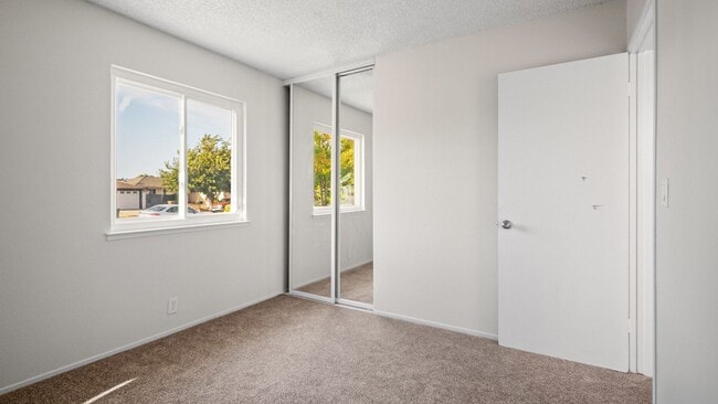 Building Photo - 4 Bedroom home with RV parking