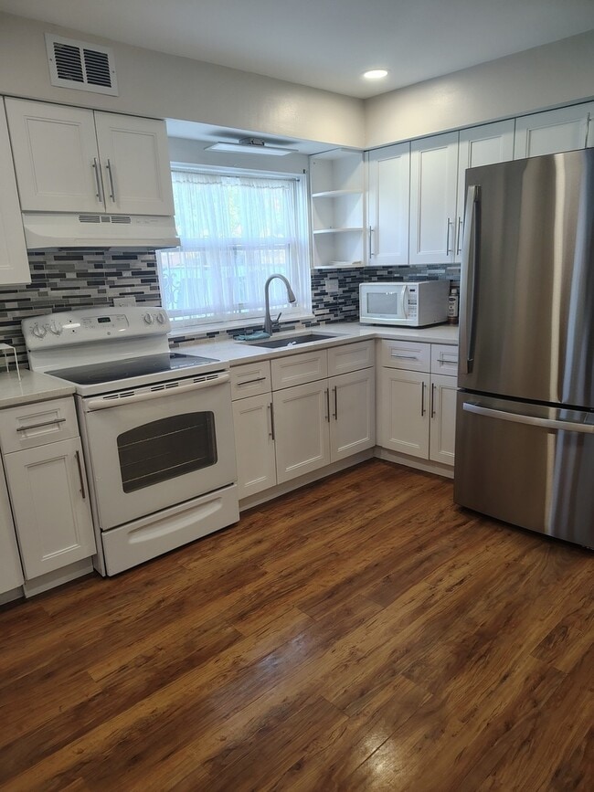 Building Photo - 4109 W 63rd St