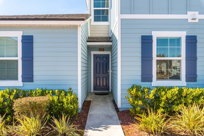 Building Photo - Oakleaf Plantation 3-Bedroom Townhouse in Towering Oaks – Spacious 1450 Sq Ft Living with 2 Full ...