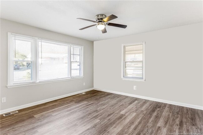 Building Photo - 1089 Essex Pl
