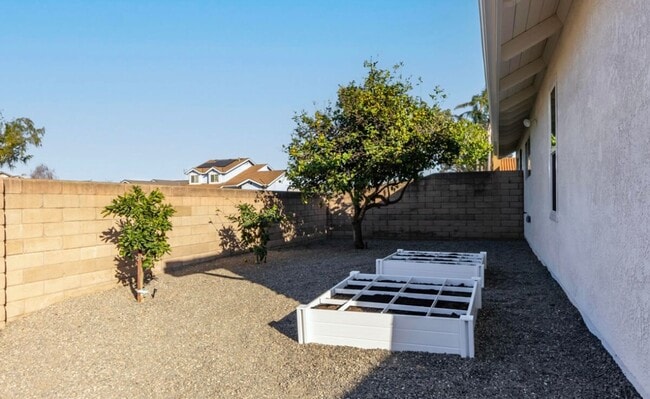 Building Photo - Beautifully Updated Single Story Custom Ho...