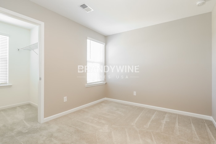 Building Photo - 827 Gelderland Dr