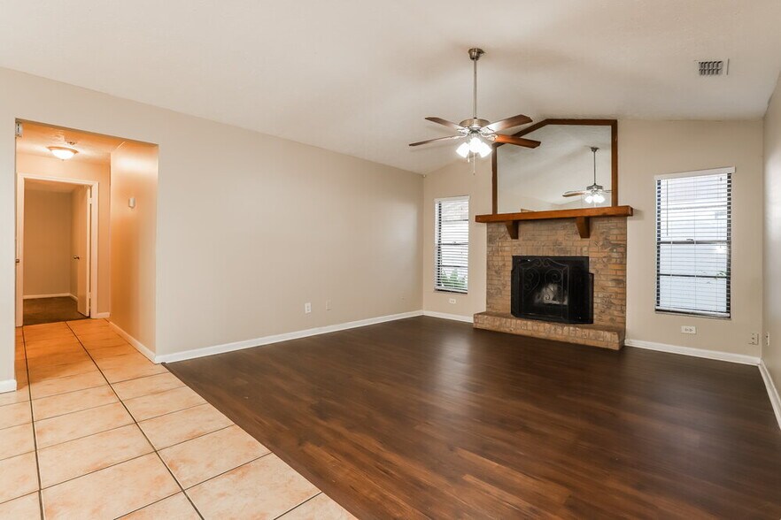 Building Photo - 4139 Spring Way Cir
