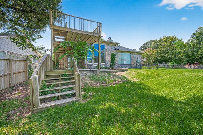 Building Photo - 319 Fantasy Ln