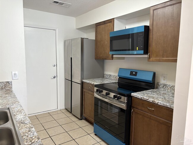 Building Photo - 5001 Soto Grande Dr