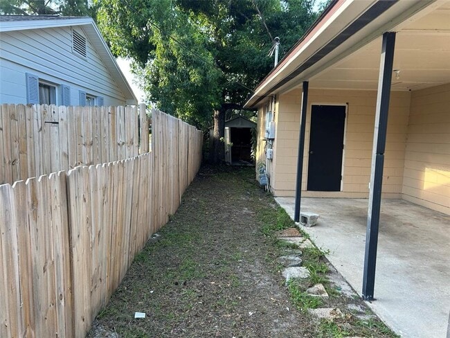 Building Photo - 1506 Crest Ave
