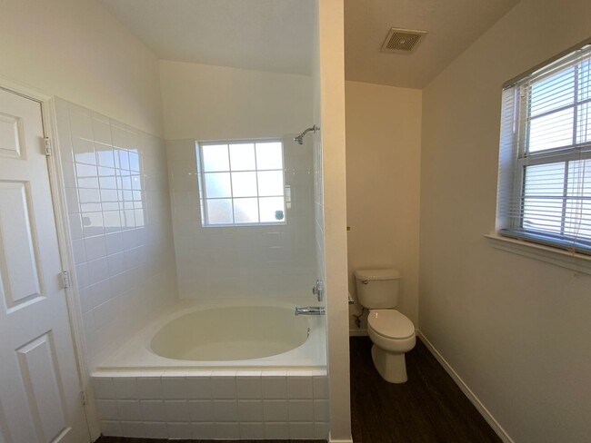 Building Photo - 3 Bedroom Single Story Home Available Near Irving Blvd NW & Eagle Ranch Rd!