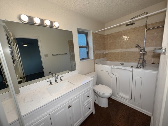 Building Photo - 925 Boone Dr