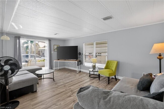 Building Photo - 125 Kim Dr