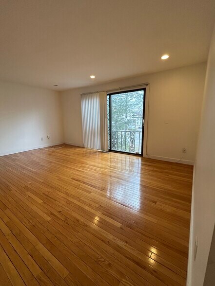 Building Photo - 22 Broadlawn Park