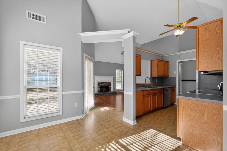 Building Photo - 345 Freeman Dr