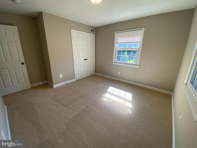 Building Photo - 3707 Moss Brooke Ct