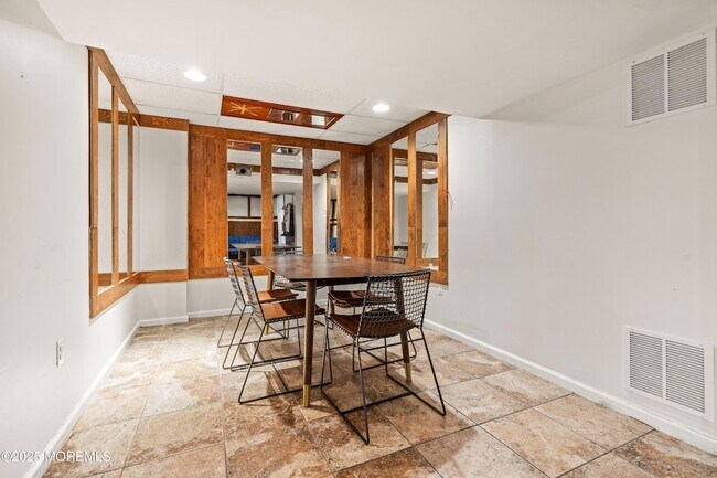 Building Photo - 7 Linden Ave