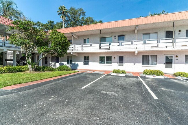Building Photo - 1100 Martinique Dr