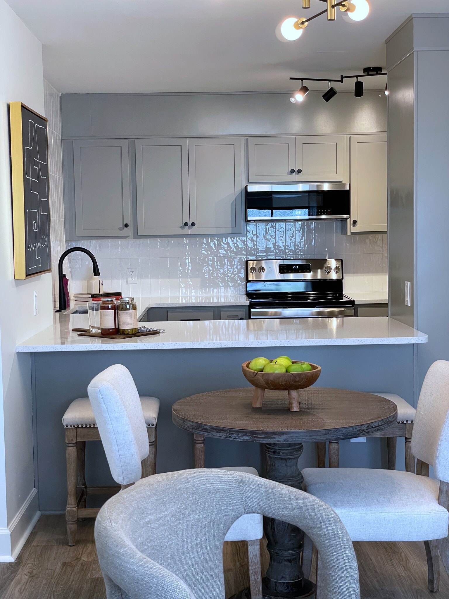 Living Room - Kitchen - 2625 Highland Ave S