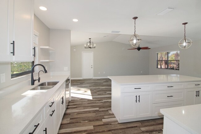 Building Photo - South Venice Annual Home for Rent