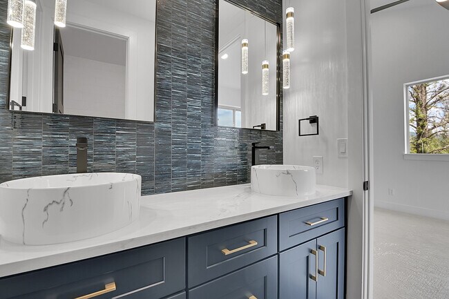 Building Photo - 28229 Juniper Dr