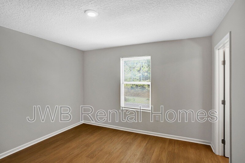 Building Photo - 2208 Spires Ave