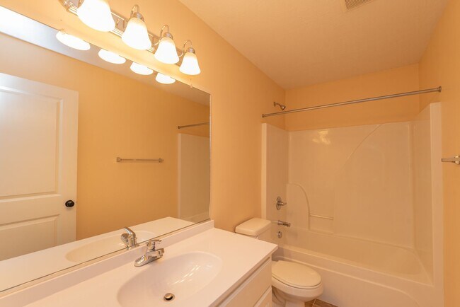 Building Photo - $1,150 - 2 Bed/2 Bath house in Harlem, with all appliances!