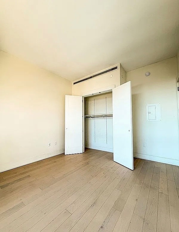 Building Photo - 550 Vanderbilt Ave