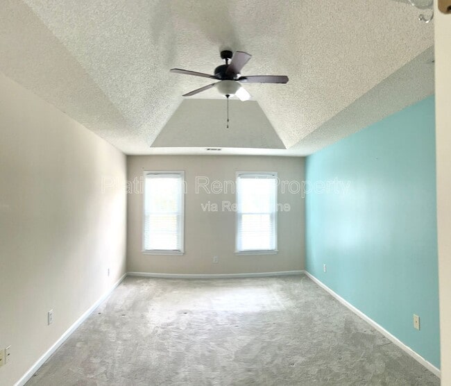 Building Photo - 335 Aolian Ct