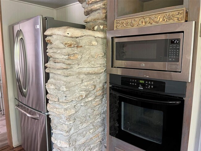 Building Photo - 602 Splitrock